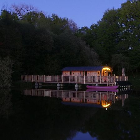 Domaine De La Clauzade Bed & Breakfast Saint-Germain-les-Vergnes Dış mekan fotoğraf