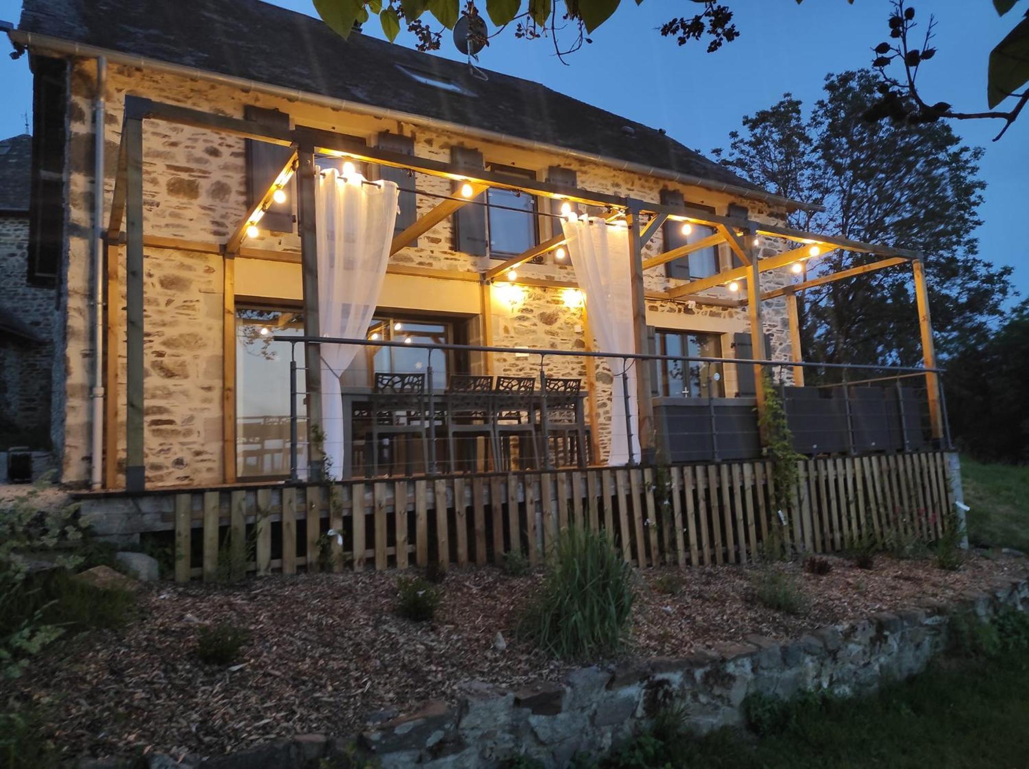 Domaine De La Clauzade Bed & Breakfast Saint-Germain-les-Vergnes Dış mekan fotoğraf