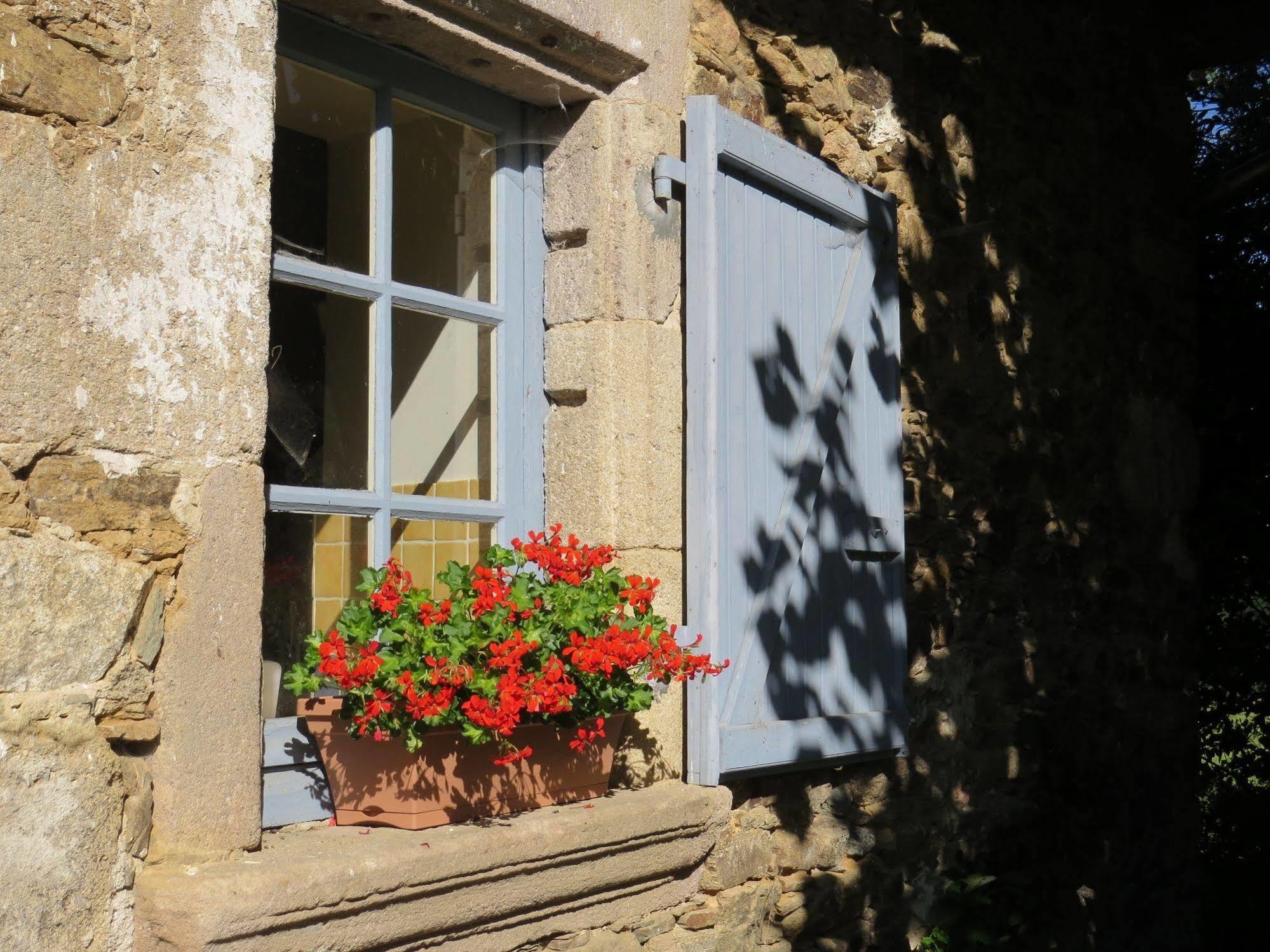 Domaine De La Clauzade Bed & Breakfast Saint-Germain-les-Vergnes Dış mekan fotoğraf