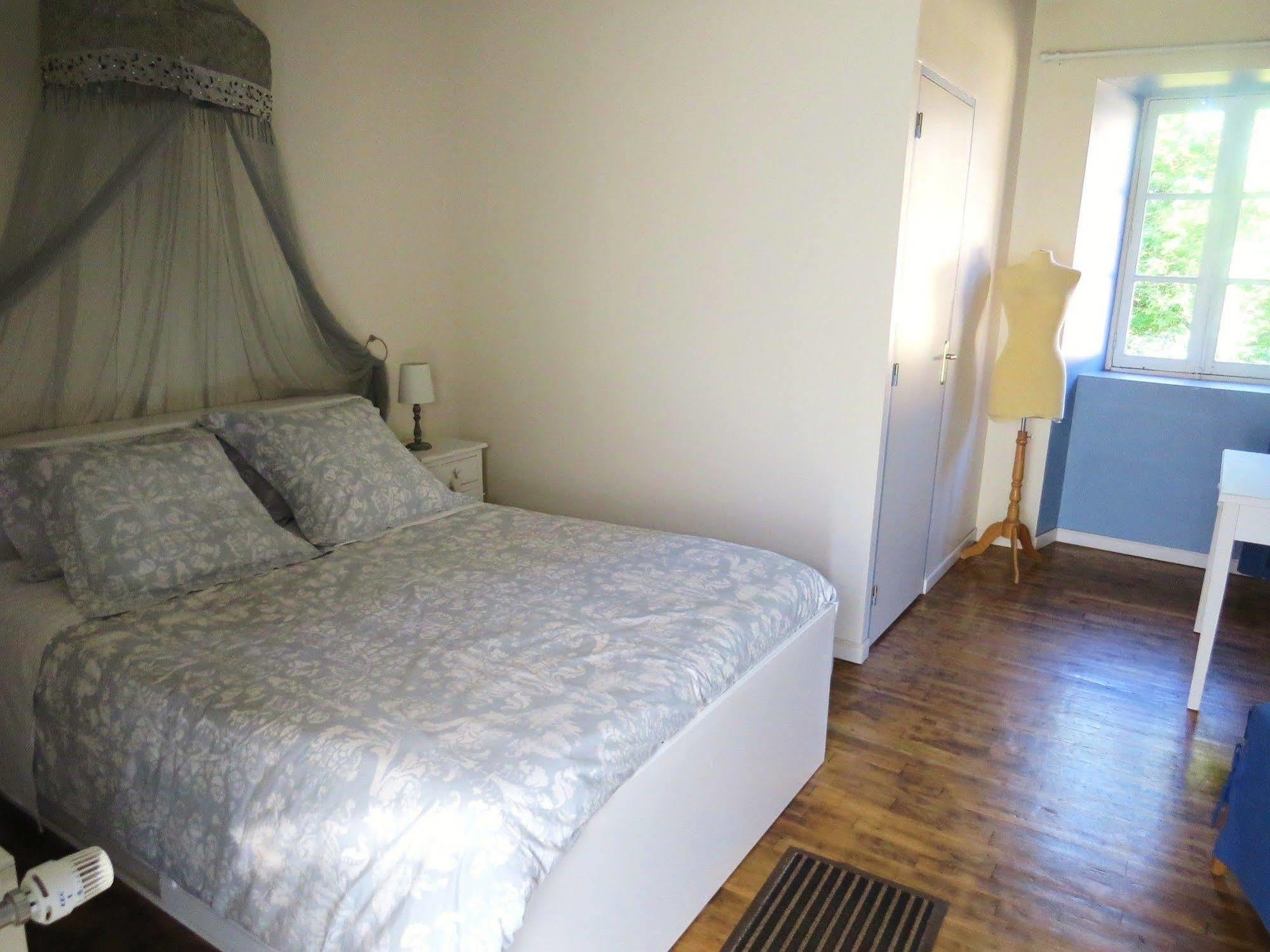 Domaine De La Clauzade Bed & Breakfast Saint-Germain-les-Vergnes Dış mekan fotoğraf