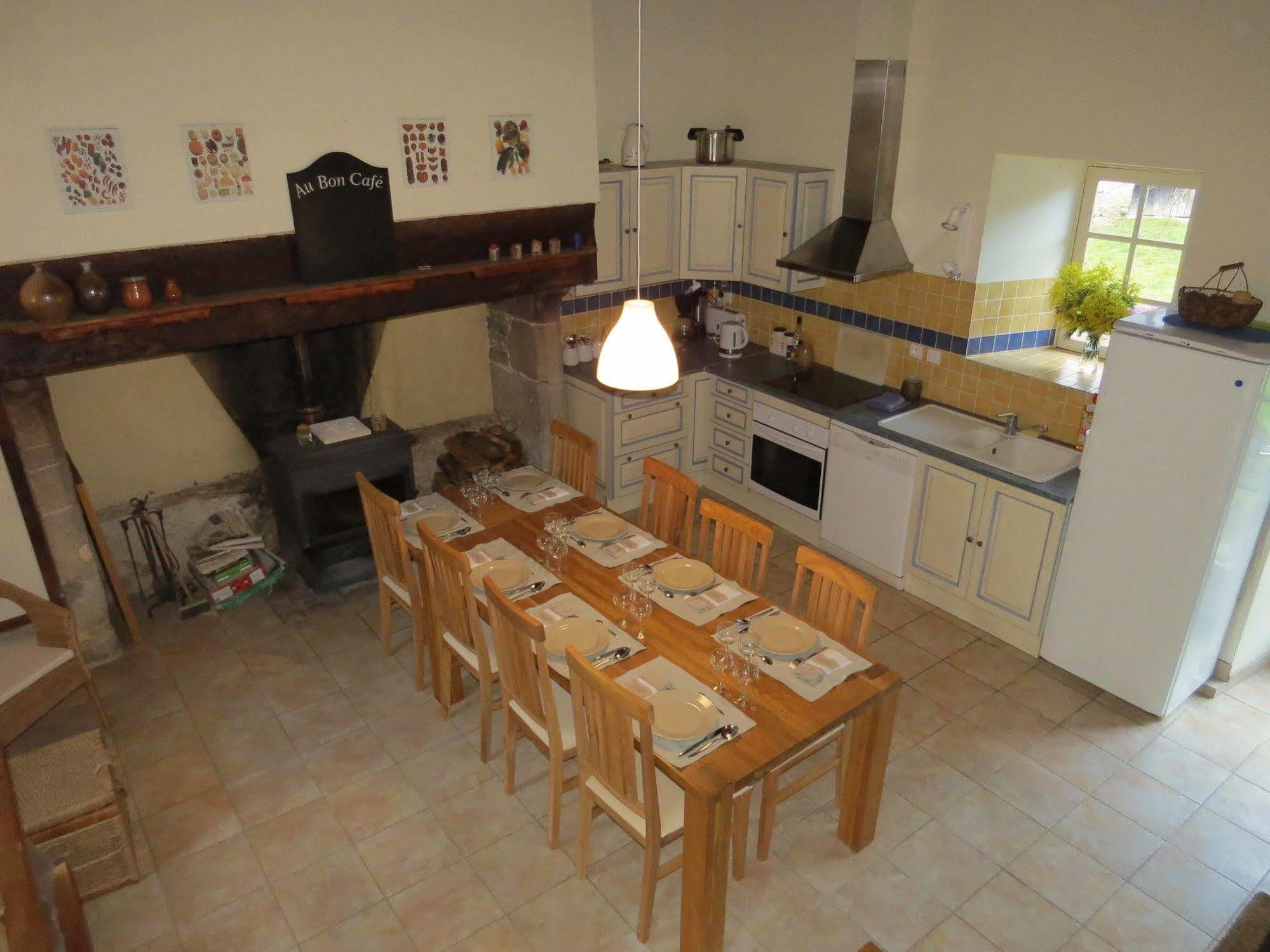 Domaine De La Clauzade Bed & Breakfast Saint-Germain-les-Vergnes Dış mekan fotoğraf